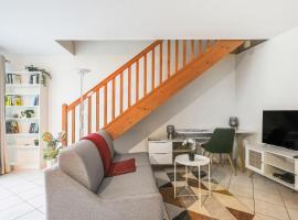 A picture of the hotel: Chic apart duplex with parking