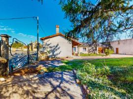 Hotel fotografie: Nice Home In La Grimaudire With House A Panoramic View