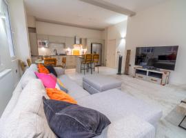 Hotel Photo: Pass the Keys Super Luxurious 2 bedroom Lace Market Apartment
