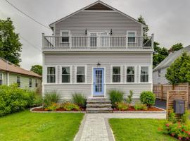 Фотография гостиницы: Renovated Barrington Cottage with Beach Access!