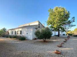 Gran Casa, Lagunas de Ruidera, BBQ, porche, chimenea, hôtel à Ruidera