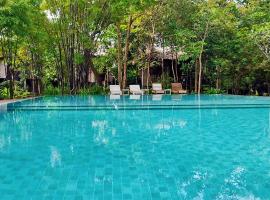 होटल की एक तस्वीर: Palm Village Resort & Spa