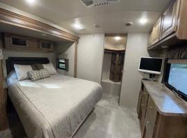 Sunrise Hideaway、クリスタルリバーのホテル