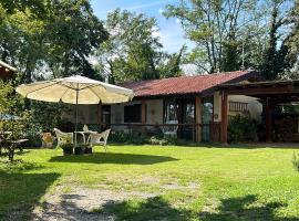 Agriturismo Tenuta Blueberry - Tiny house, hótel í Varallo Pombia
