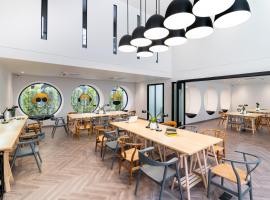 Blu Monkey Hub and Hotel Krabi Town, ξενοδοχείο στο Κράμπι