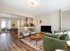 Hotel fotografie: Beautifully refurbished cottage in lower Wivenhoe.