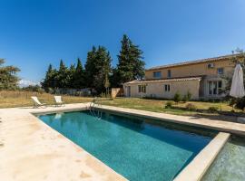 A picture of the hotel: Mas Provençal Lou Pesquie - Avec piscine