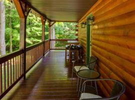 酒店照片: Secluded Cabin with On-Site Creek and Trails!