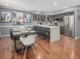 ホテル写真: Cozy 4BR Townhome, Family Community, 40 Mins to DC