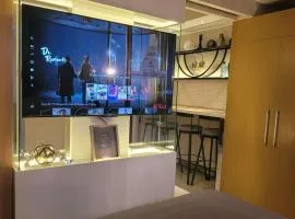 Uptown Parksuites Tower 1 at BGC - Staycations Up Above 12