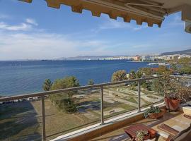 Hotel Foto: Seafront Family Apartment & free parking, the Cruiseflat