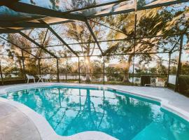 Foto do Hotel: Luxury Waterfront Home with Pool. Minutes to Sanibel