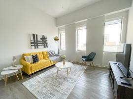 Hotel Photo: Sleepover Exclusive 1BD 1BA Downtown Kansas City Apartments