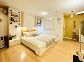 ホテル写真: Private Guest Suite in Little Italy - King Bed - Free Parking - Central Location