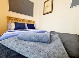 Hotel Photo: * Spacious 5BR Collegiate Crescent * Group Stay *