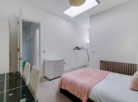 Hotel Photo: Luxurious 4 Bedroom Entire Flat in King's Cross