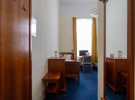 A picture of the hotel: Hotel-Zimmer direkt am See