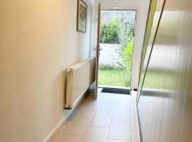 Zdjęcie hotelu: near Düsseldorf Messe and Airport, two Bedrooms, Parking, Kitchen and Garden