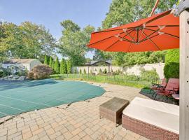 Hình ảnh khách sạn: New York Abode with Pool and Patio, Near Times Square!