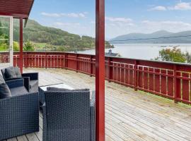 รูปภาพของโรงแรม: Amazing Home In Foldfjorden With House A Panoramic View