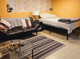 Zdjęcie hotelu: Cozy Queens Apartment 5 mins from LaGuardia and 1 min from train