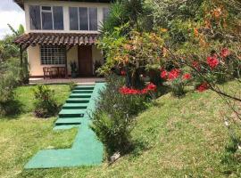 होटल की एक तस्वीर: Casa Aserrí - Costa Rican House, scenic views & good rest