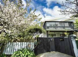 Fotos de Hotel: Entire ground floor with full-privacy and family-friendly popular to ferry catchers