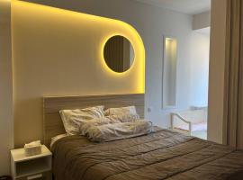 Foto di Hotel: Minimalist 2BR @Sudirman Suites Apartment