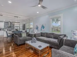 Luxury Designer Villa by the Beach Bright Beautiful New