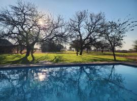 A picture of the hotel: Makua Bush Hotel