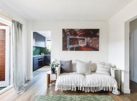 Hotel Photo: Sage Haven - Laidback St Kilda Beach Living