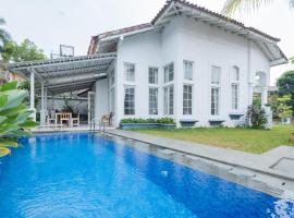 Foto di Hotel: The Lavana DNS Villa Sentul