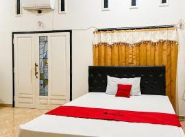 Фотографія готелю: RedDoorz Syariah At Santana Stasiun Kepanjen