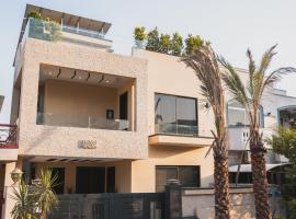 Hotel Photo: 5-Bed Luxury Home by Homrise