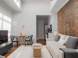 מלון צילום: West Village 1br w high ceilings skylight wd NYC-1172