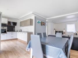 รูปภาพของโรงแรม: Maison duplex 3 chambres à 6km de Bordeaux centre