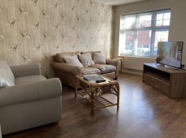 호텔 사진: Quiet 3 bed semi with off street parking