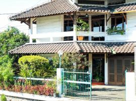 Фотография гостиницы: 3BR AC Rumah Liburan Pasteur Bandung