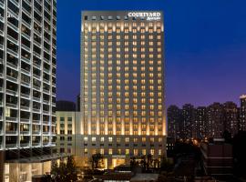 Courtyard by Marriott Tianjin Hongqiao, hotel u gradu Tjanđin