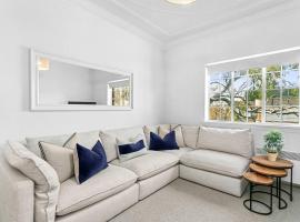 Hotel Photo: Harriette St Hideaway 2-Bed Apt in Neutral Bay HAR10