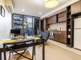 Хотел снимка: 1 Bedroom Apartment steps from South Yarra Station