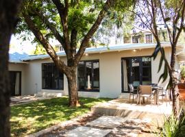 Hotel Foto: Annexure A - Lovely brand new 2 bedroom flat in Groenkloof