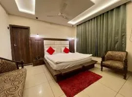 Hotel Himgiri, hótel í Jammu
