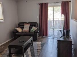 מלון צילום: Bi-Level Suite in Saskatoon