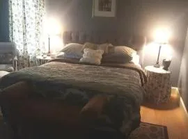 Gloucester House with Sea View