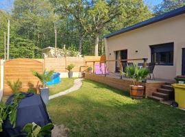 Gambaran Hotel: Au bord des bois 10kms de st quentin en Yvelines et 15kms de Versailles