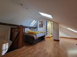 Hotel Foto: CosyHomeStay Evesham Spacious home W/Free Parking & WiFi