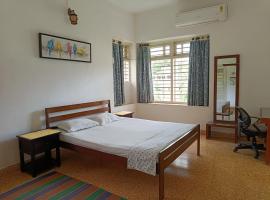 รูปภาพของโรงแรม: Srinekatan Heritage Villa Homestay