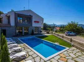 Family Hotel Friends Villa