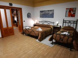 Foto di Hotel: I Rifugi di Noah 2-Santa Maria a Vico-